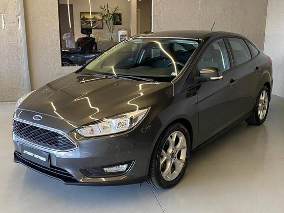 FORD FOCUS 2.0 SE PLUS FASTBACK 16V FLEX 4P POWERSHIFT